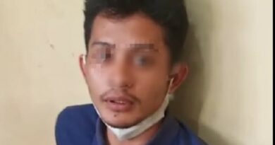 Muhammad Ilham Rizky, pelaku pembakaran kursi dan bantal milik ayahnya saat di Mapolsek Medan Sunggal. (Jhonson Siahaan)
