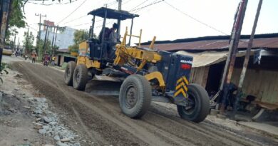 Proyek perataan jalan yang berlangsung di Jalan Menteng II, Kelurahan Binjai, Kecamatan Medan Denai, tidak ada plang proyeknya. (Jhonson Siahaan)