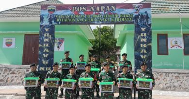 Penyerahan Duklogsus Panglima TNI Kepada Satgas Pamtas RI – RDTL Sektor Barat Yonkav 6/Naga Karimata